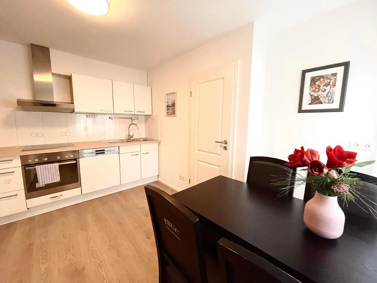 Neues, Stillvoll Eingerichtetes Apartment Mit Wintergarten Und Terrasse Stoccarda 0*,  Germania