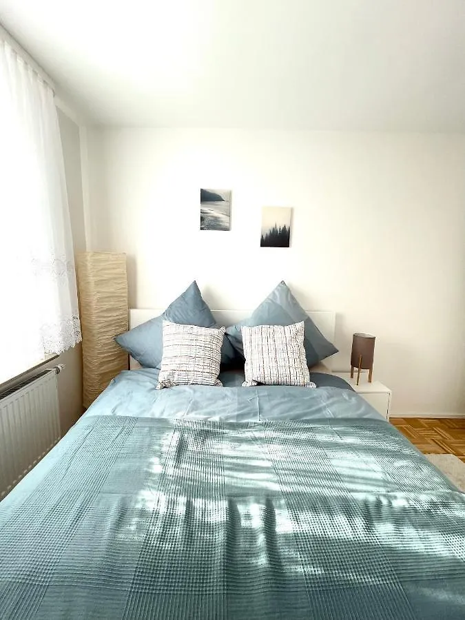 Neues, Stillvoll Eingerichtetes Apartment Mit Wintergarten Und Terrasse Stuttgart