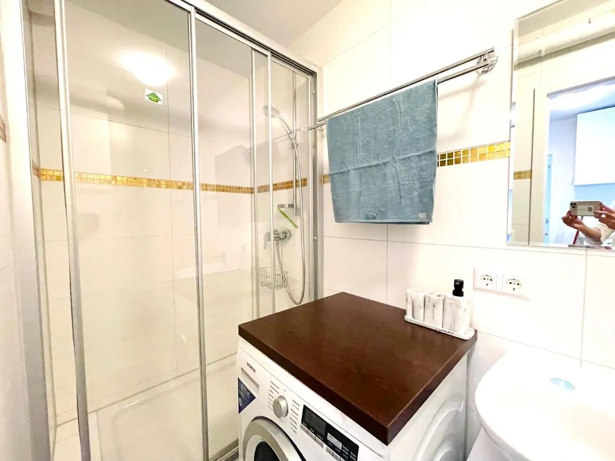 Neues, Stillvoll Eingerichtetes Apartment Mit Wintergarten Und Terrasse Stuttgart 0*,