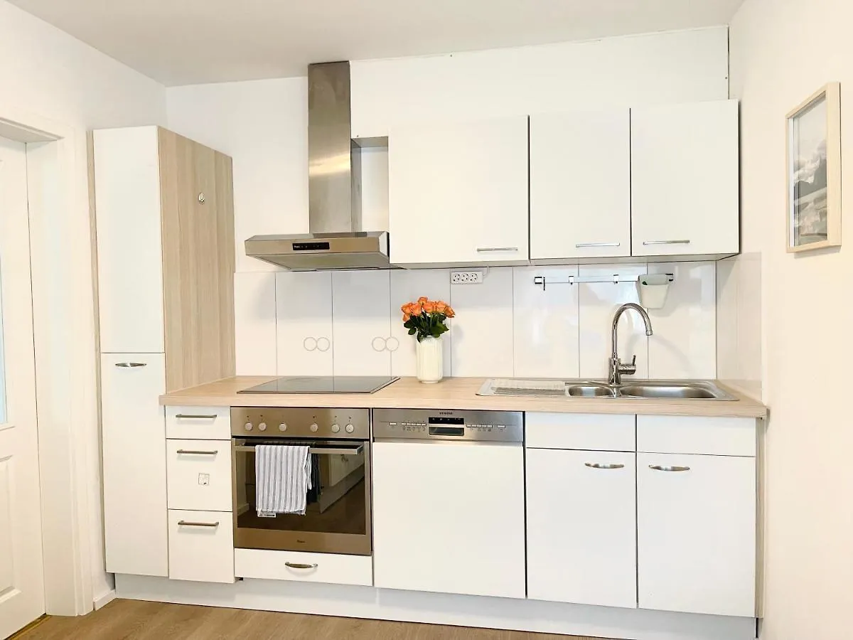 Neues, Stillvoll Eingerichtetes Apartment Mit Wintergarten Und Terrasse Stuttgart