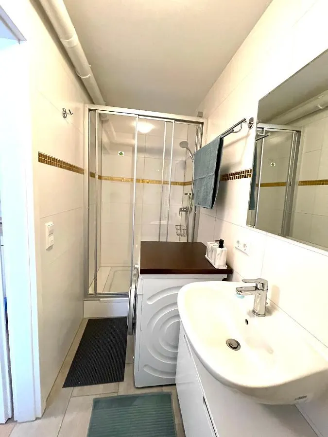 Neues, Stillvoll Eingerichtetes Apartment Mit Wintergarten Und Terrasse Stuttgart