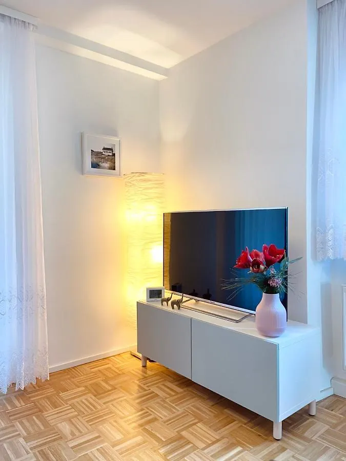 Neues, Stillvoll Eingerichtetes Apartment Mit Wintergarten Und Terrasse Stuttgart