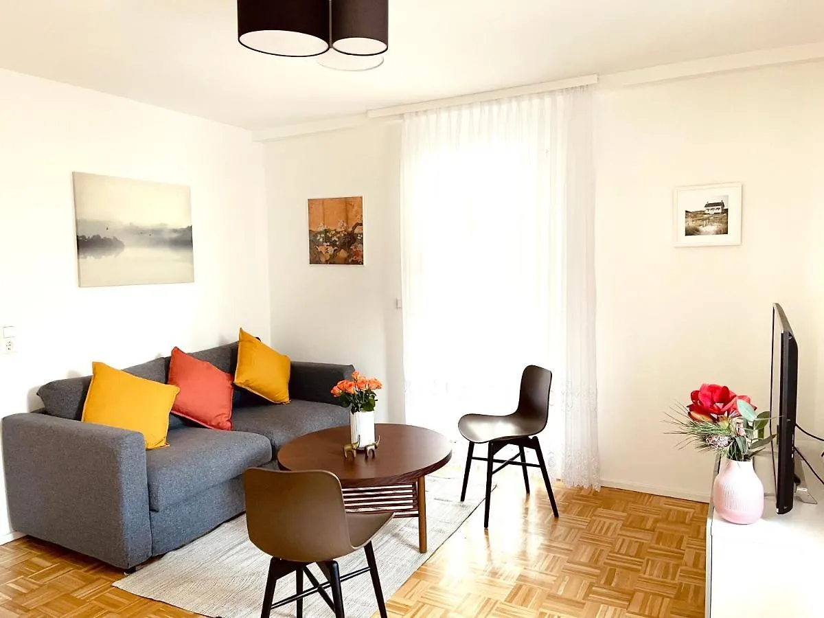 Neues, Stillvoll Eingerichtetes Apartment Mit Wintergarten Und Terrasse Stuttgart