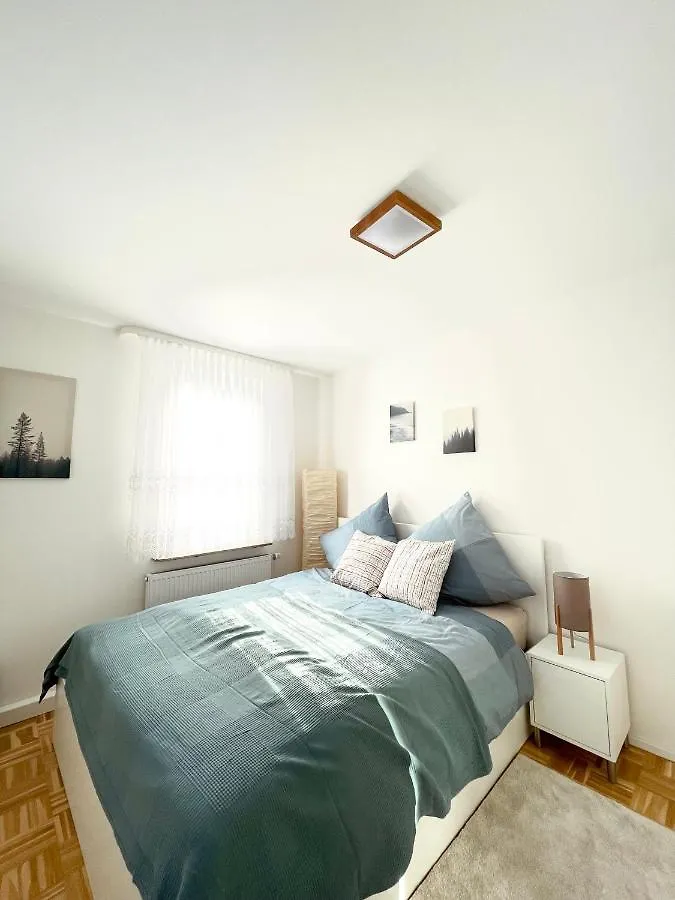 Neues, Stillvoll Eingerichtetes Apartment Mit Wintergarten Und Terrasse Stuttgart